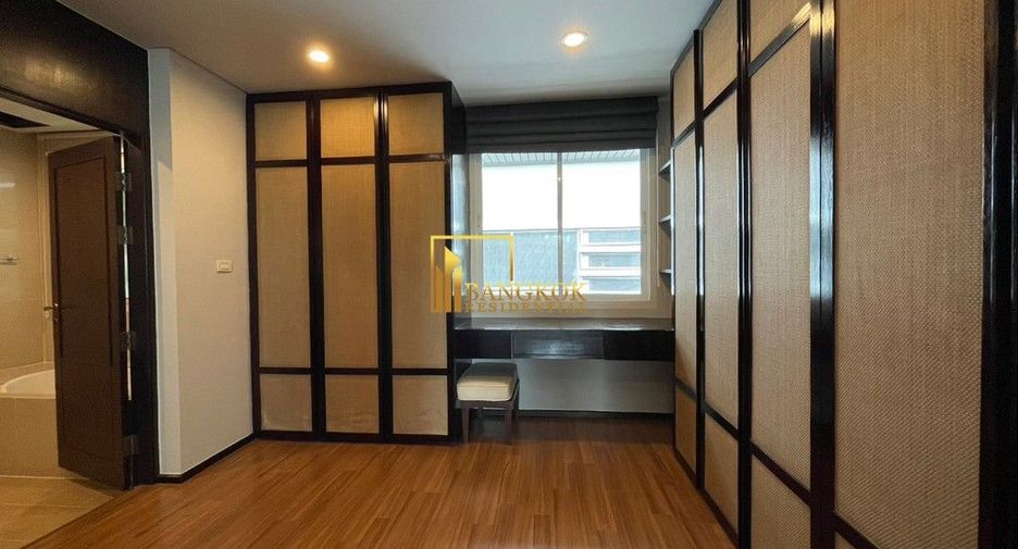À louer 3 chambres maison à Huai Khwang, Bangkok