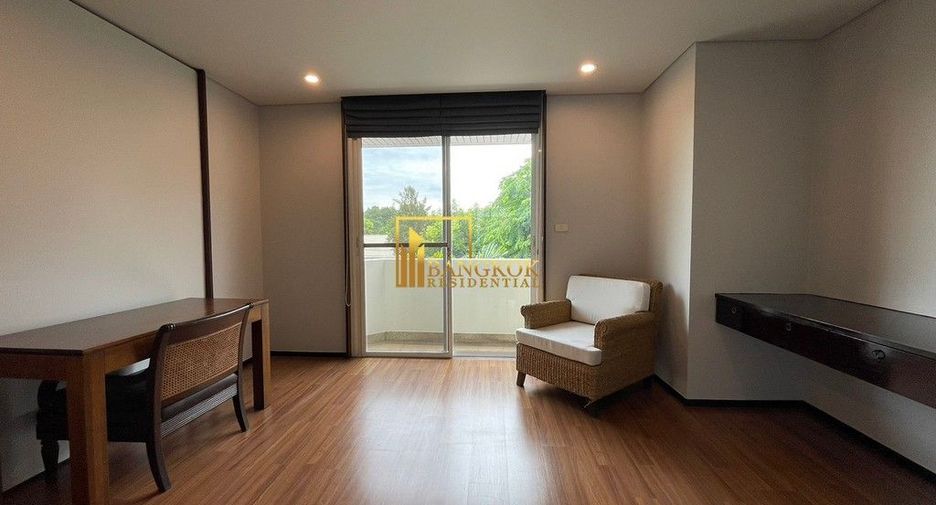 À louer 3 chambres maison à Huai Khwang, Bangkok