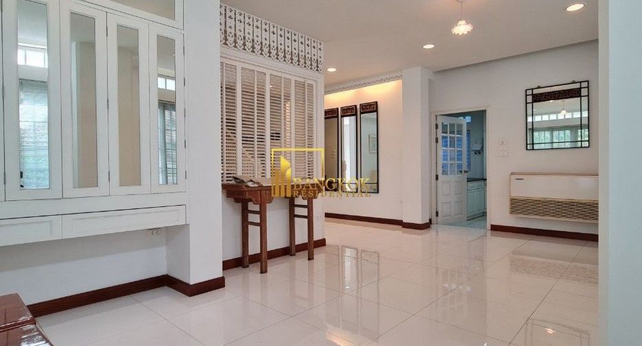 À louer 6 chambres maison à Watthana, Bangkok