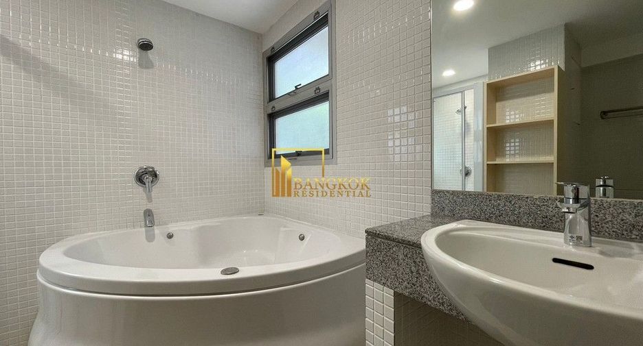 For rent 4 ベッドルーム house in Khlong Toei, Bangkok