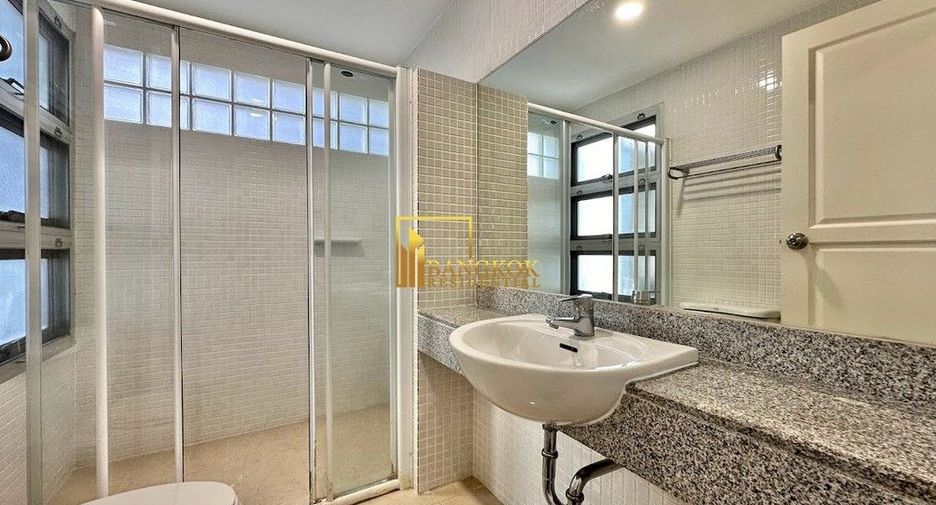 For rent 4 ベッドルーム house in Khlong Toei, Bangkok