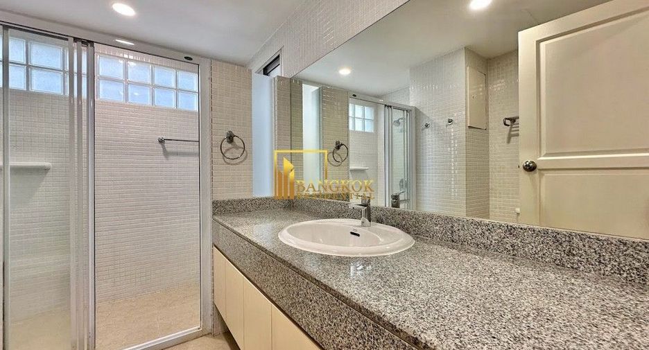 For rent 4 ベッドルーム house in Khlong Toei, Bangkok