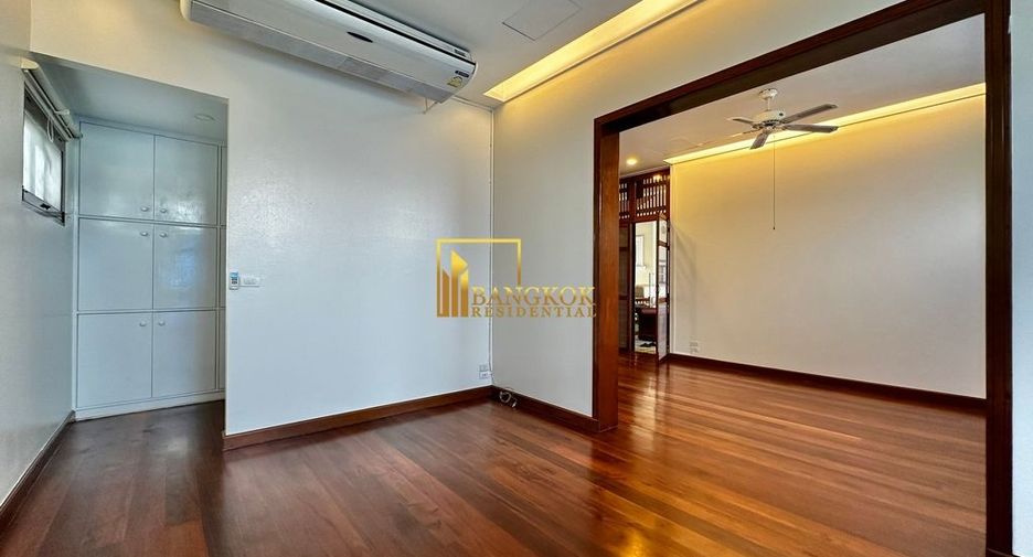 For rent 3 bedrooms townhouse in Khlong Toei, Bangkok