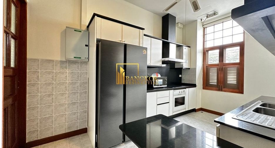 For rent 3 bedrooms townhouse in Khlong Toei, Bangkok