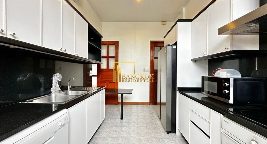 For rent 3 bedrooms townhouse in Khlong Toei, Bangkok