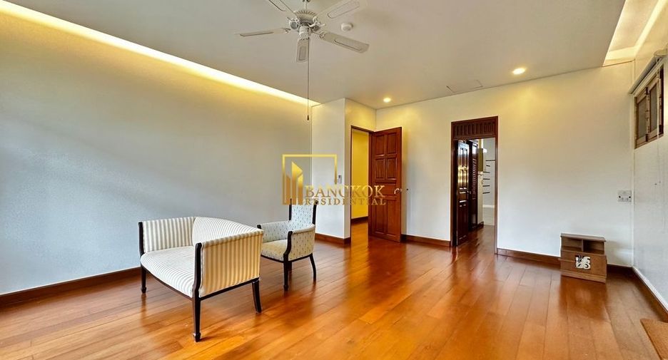 For rent 3 bedrooms townhouse in Khlong Toei, Bangkok