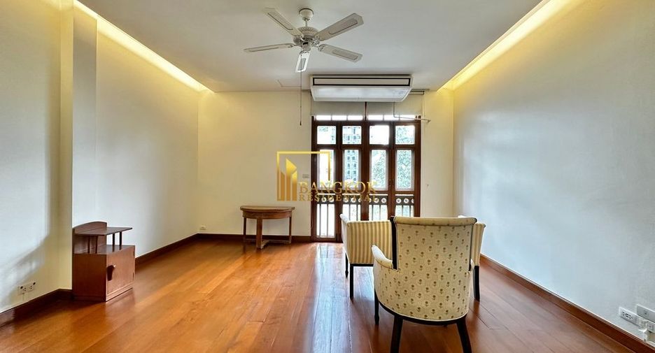 For rent 3 bedrooms townhouse in Khlong Toei, Bangkok