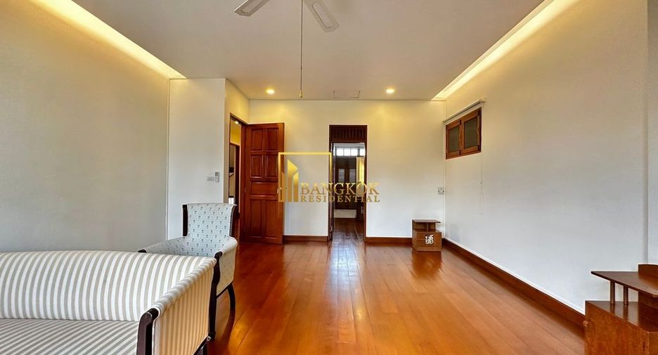For rent 3 bedrooms townhouse in Khlong Toei, Bangkok