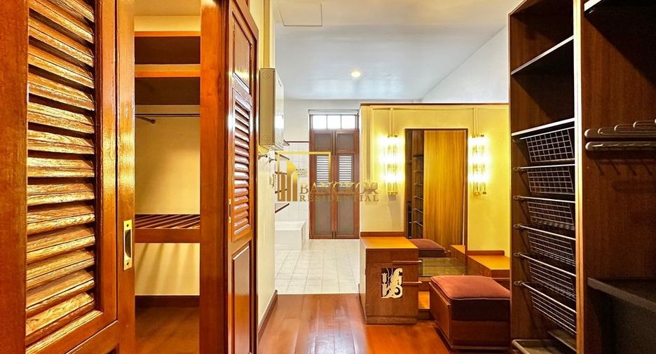 For rent 3 bedrooms townhouse in Khlong Toei, Bangkok