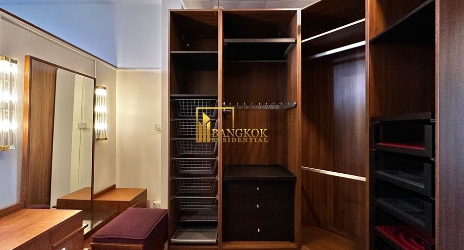 For rent 3 bedrooms townhouse in Khlong Toei, Bangkok
