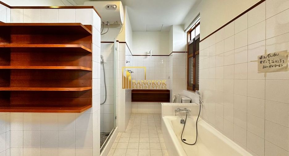 For rent 3 bedrooms townhouse in Khlong Toei, Bangkok