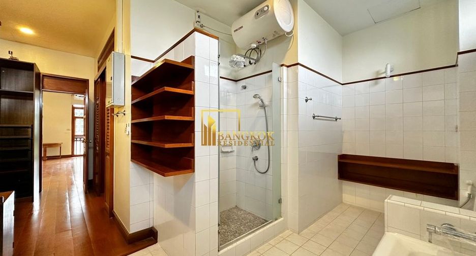 For rent 3 bedrooms townhouse in Khlong Toei, Bangkok