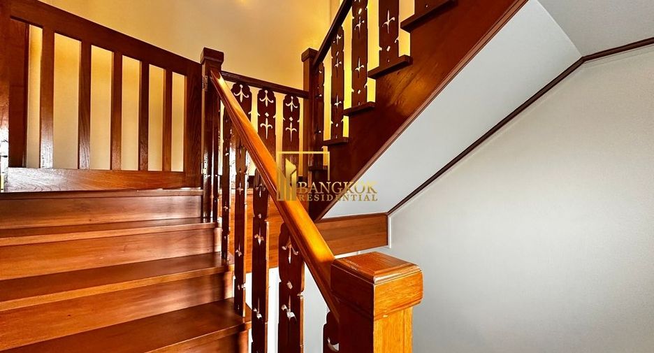 For rent 3 bedrooms townhouse in Khlong Toei, Bangkok