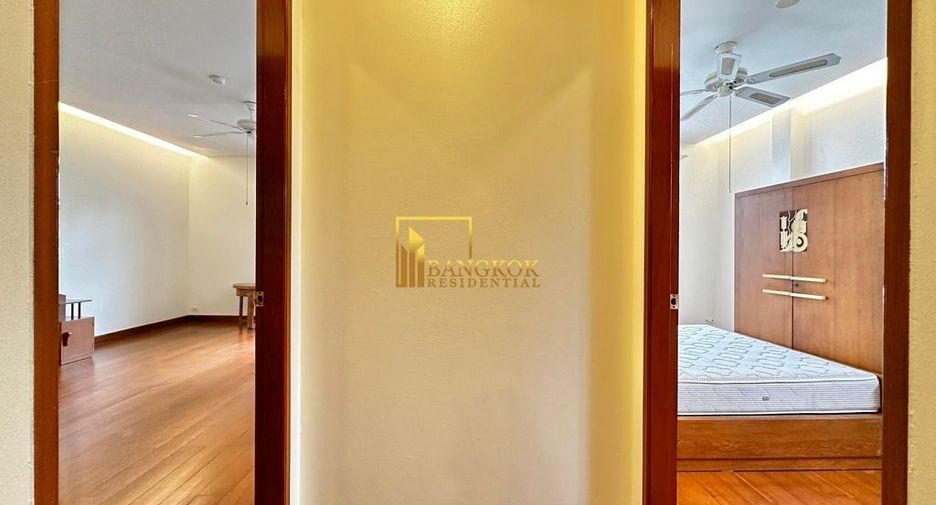 For rent 3 bedrooms townhouse in Khlong Toei, Bangkok