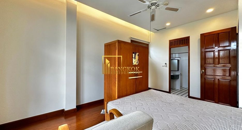 For rent 3 bedrooms townhouse in Khlong Toei, Bangkok