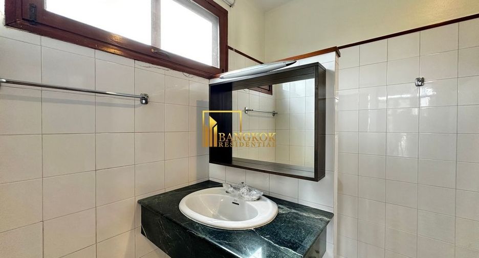 For rent 3 bedrooms townhouse in Khlong Toei, Bangkok