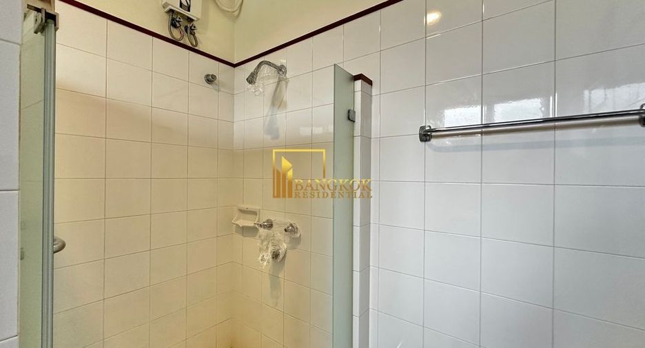For rent 3 bedrooms townhouse in Khlong Toei, Bangkok