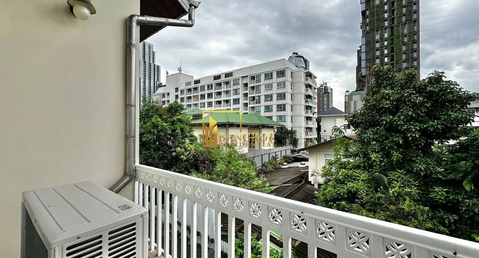 For rent 3 bedrooms townhouse in Khlong Toei, Bangkok