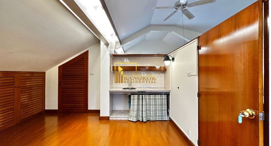 For rent 3 bedrooms townhouse in Khlong Toei, Bangkok
