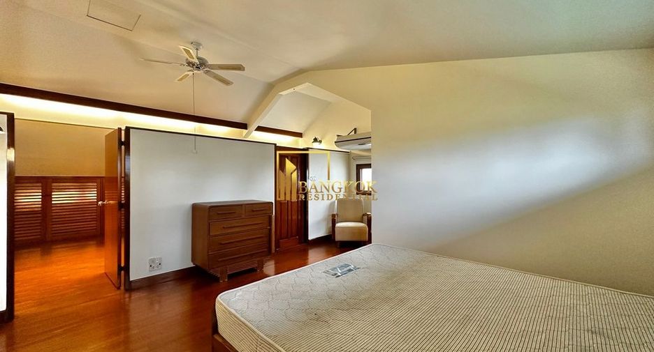 For rent 3 bedrooms townhouse in Khlong Toei, Bangkok