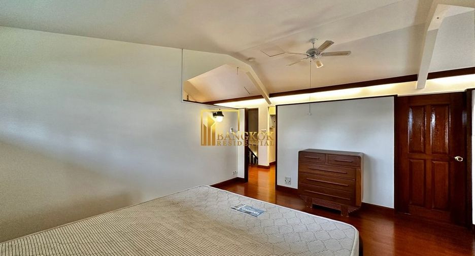 For rent 3 bedrooms townhouse in Khlong Toei, Bangkok