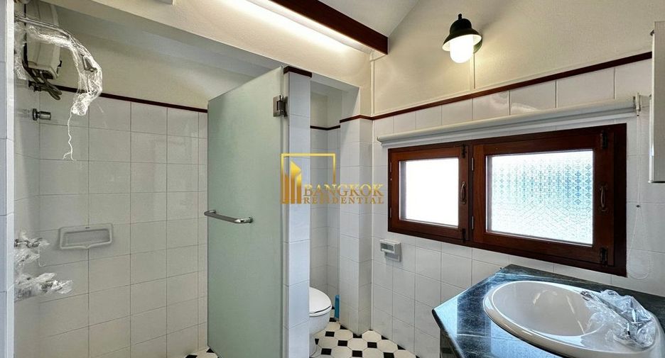 For rent 3 bedrooms townhouse in Khlong Toei, Bangkok