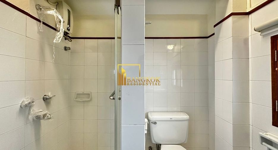 For rent 3 bedrooms townhouse in Khlong Toei, Bangkok
