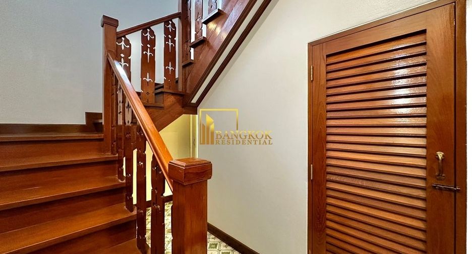 For rent 3 bedrooms townhouse in Khlong Toei, Bangkok