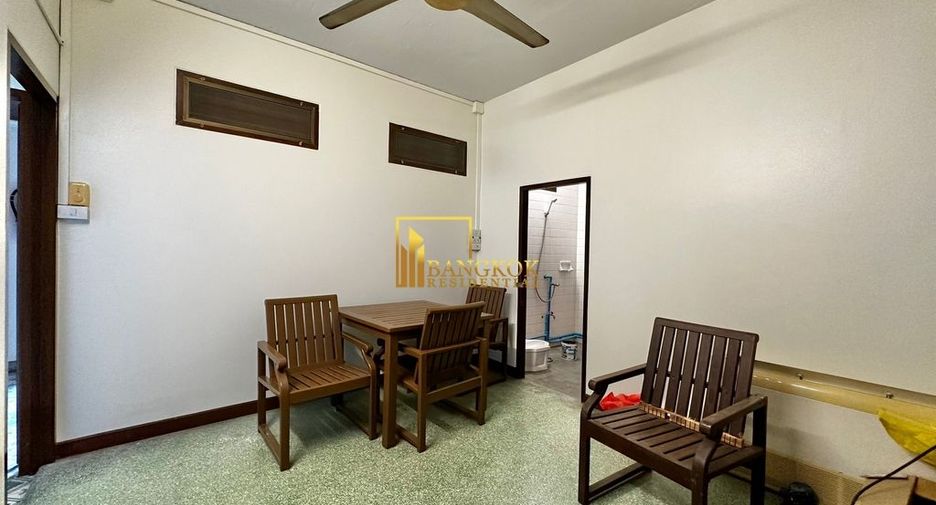 For rent 3 bedrooms townhouse in Khlong Toei, Bangkok