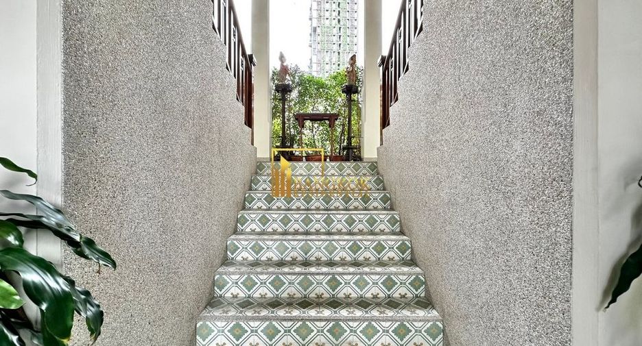 For rent 3 bedrooms townhouse in Khlong Toei, Bangkok