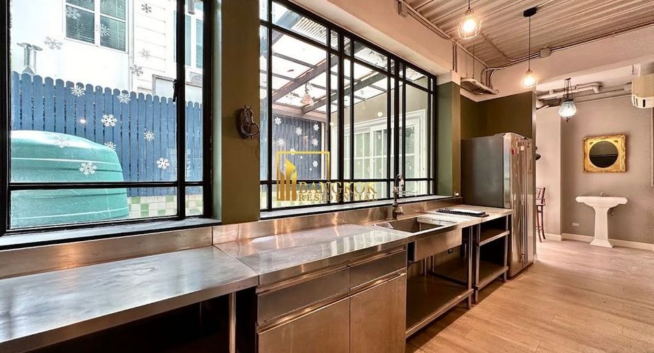 Reihenhaus zur Miete mit 3 Zimmer in Watthana, Bangkok