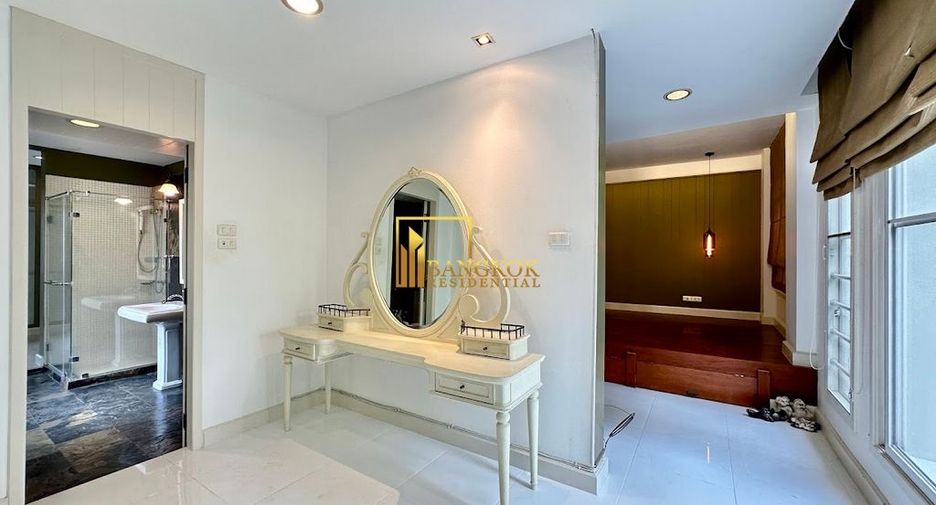 Reihenhaus zur Miete mit 3 Zimmer in Watthana, Bangkok