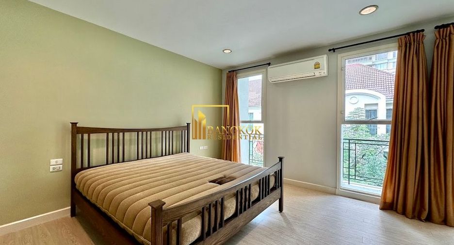 Reihenhaus zur Miete mit 3 Zimmer in Watthana, Bangkok