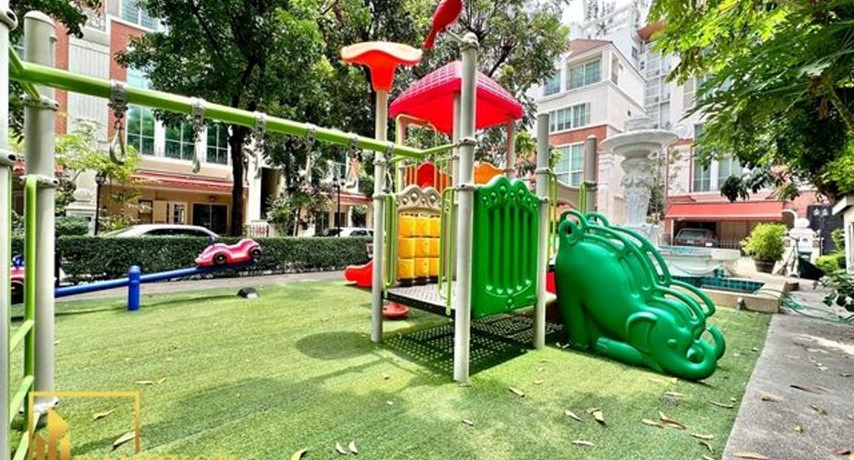 Reihenhaus zur Miete mit 3 Zimmer in Watthana, Bangkok