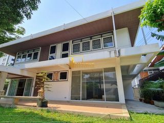 Haus zur Miete mit 4 Zimmer in Watthana, Bangkok
