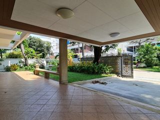 Haus zur Miete mit 4 Zimmer in Watthana, Bangkok