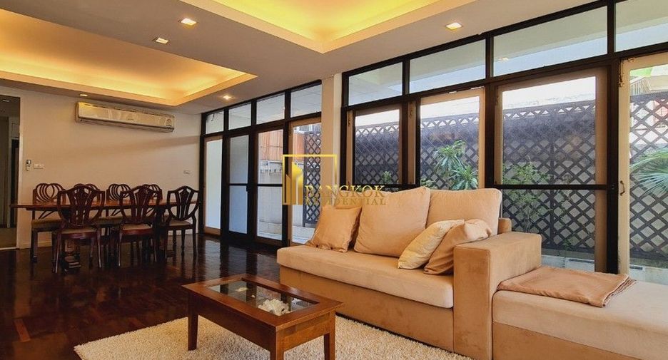 Haus zur Miete mit 4 Zimmer in Watthana, Bangkok