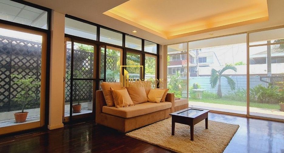 Haus zur Miete mit 4 Zimmer in Watthana, Bangkok