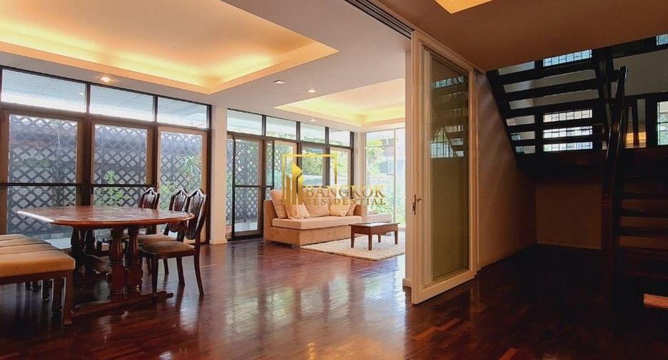 Haus zur Miete mit 4 Zimmer in Watthana, Bangkok