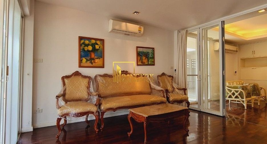 Haus zur Miete mit 4 Zimmer in Watthana, Bangkok