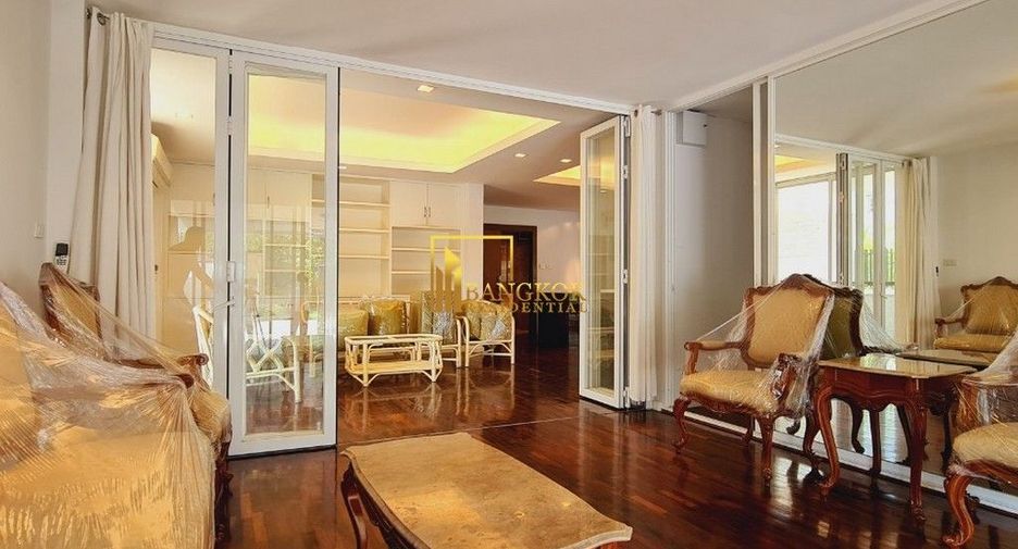 Haus zur Miete mit 4 Zimmer in Watthana, Bangkok