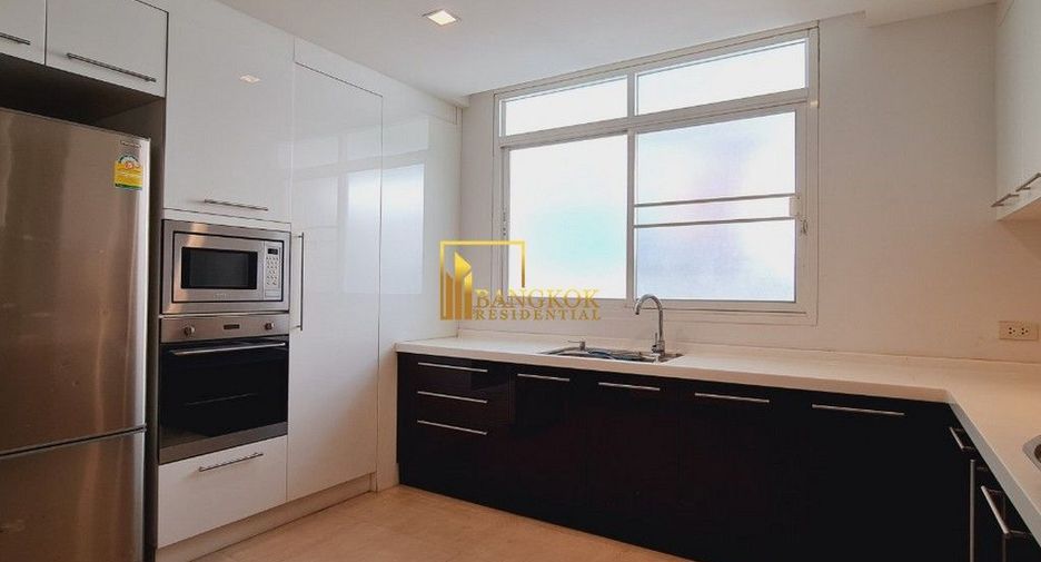 Haus zur Miete mit 4 Zimmer in Watthana, Bangkok