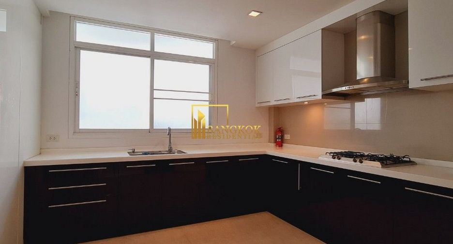 Haus zur Miete mit 4 Zimmer in Watthana, Bangkok