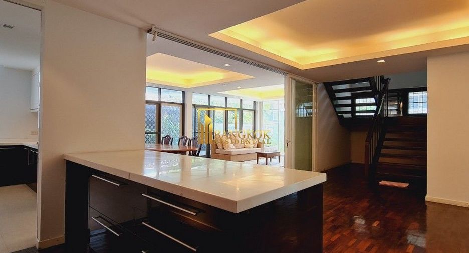 Haus zur Miete mit 4 Zimmer in Watthana, Bangkok