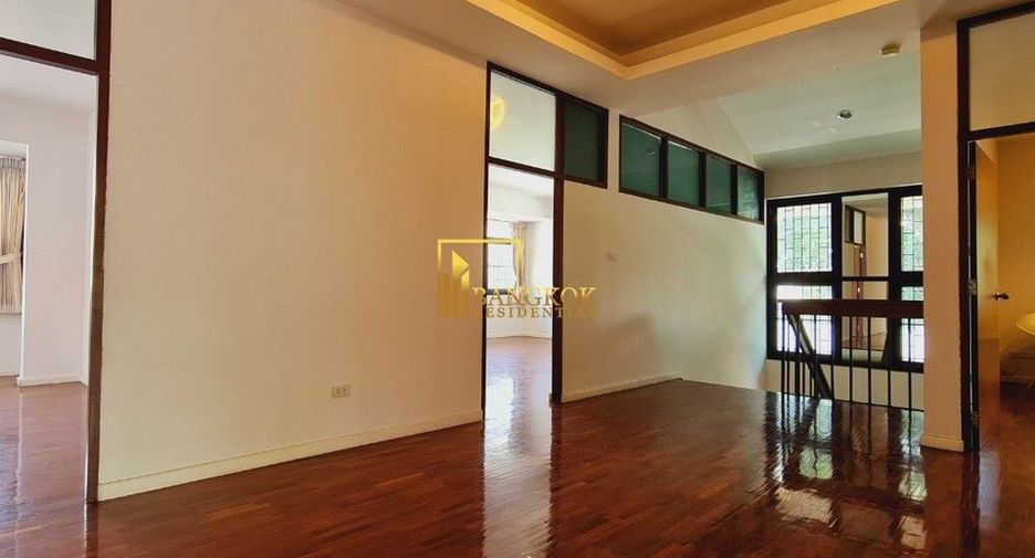 Haus zur Miete mit 4 Zimmer in Watthana, Bangkok