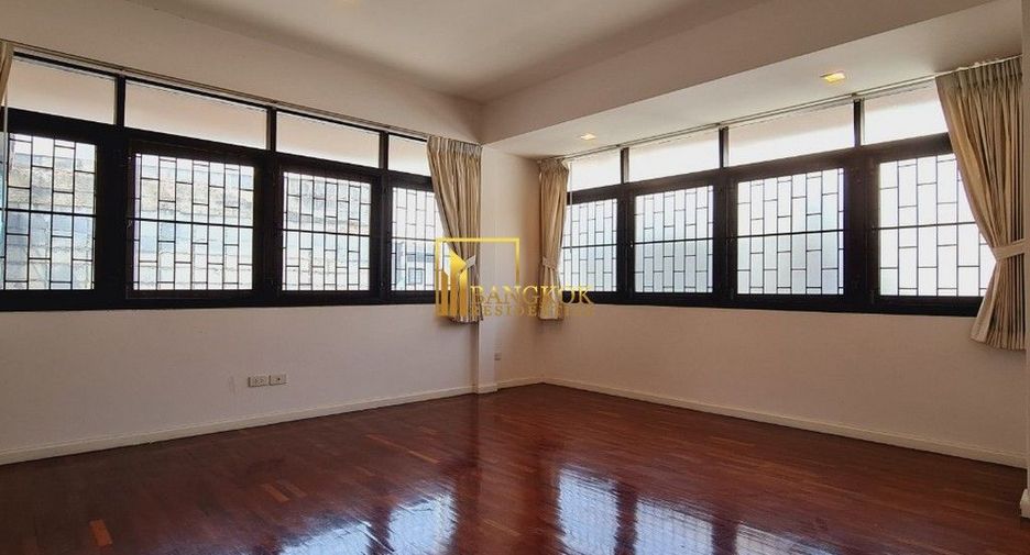 Haus zur Miete mit 4 Zimmer in Watthana, Bangkok