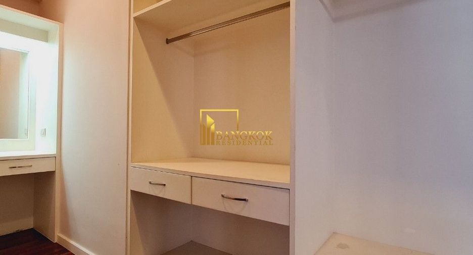 Haus zur Miete mit 4 Zimmer in Watthana, Bangkok