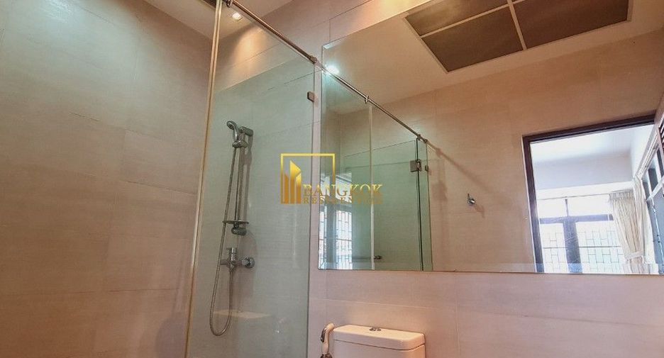Haus zur Miete mit 4 Zimmer in Watthana, Bangkok