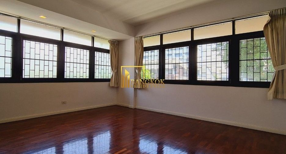 Haus zur Miete mit 4 Zimmer in Watthana, Bangkok