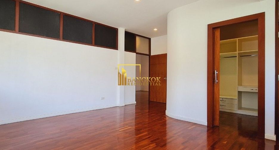 Haus zur Miete mit 4 Zimmer in Watthana, Bangkok